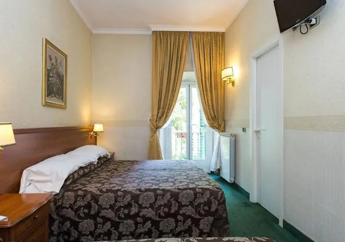 Astoria Garden Otel 3*